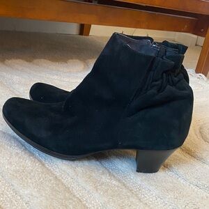 Munro Classic Black Suede Ankle Boots